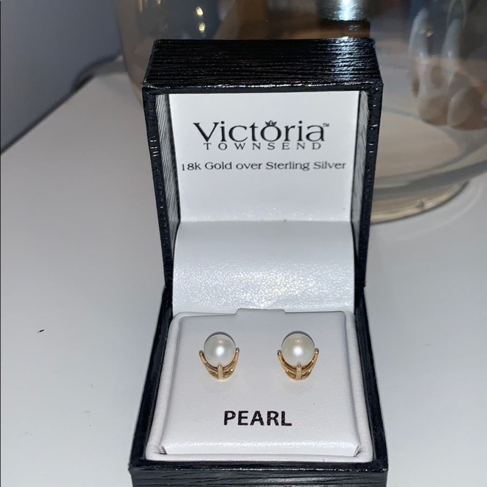Pearl earrings